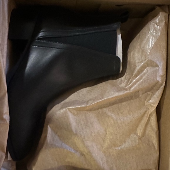 [New in Box] | Will's Vegan Shoes | Point Toe Chelsea Boots | Black | US 8.5 - Picture 7 of 9